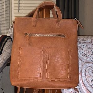 A 2 in 1 DEAL! Handbag/Backpack in ONE!